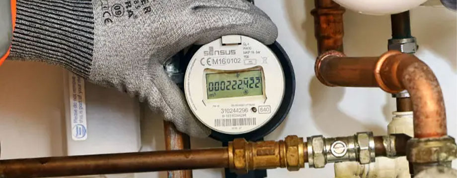 A hand holding a smart meter reading display