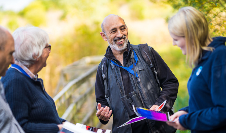 Volunteer shares findings with team members